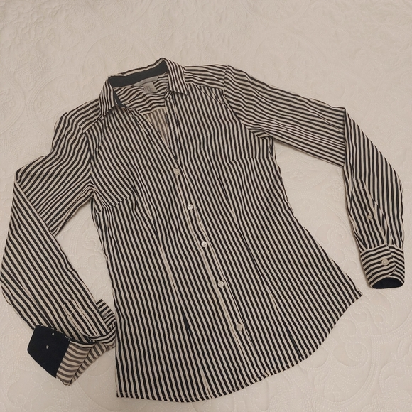 °•Navy + white pin striped blouse•° - Picture 2 of 7